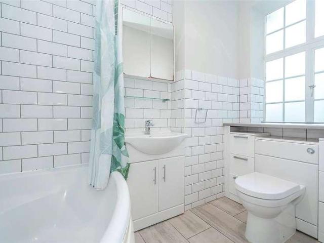 Flat for sale in Muswell Hill, Greater London