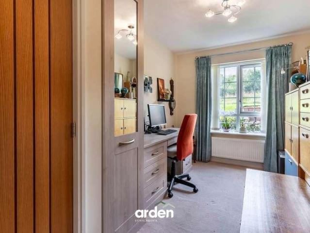 Flat for sale in Bromsgrove, Worcestershire