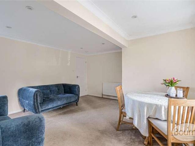 Flat for sale in Woking, Surrey