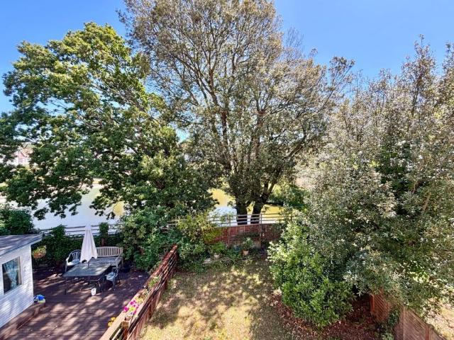 Flat for sale in Central, Heathlands