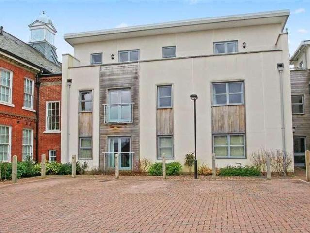 Flat for sale in Priest Down, Hampshire