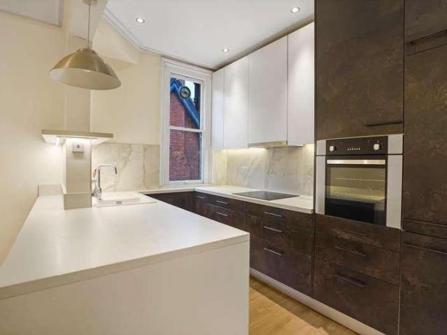 Flat for sale in London Borough of Bromley, Greater London