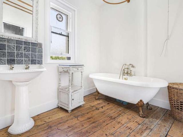 Flat for sale in Wrecclesham, Fole