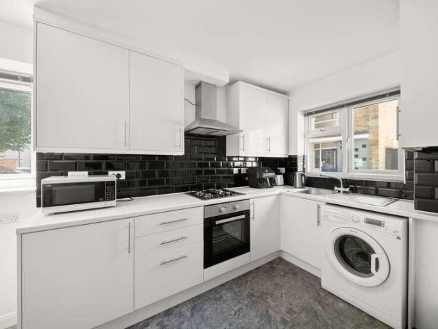 Flat for sale in London Borough of Ealing, Greater London