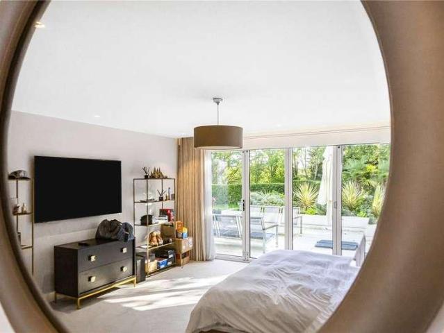 Flat for sale in Cockfosters, Greater London