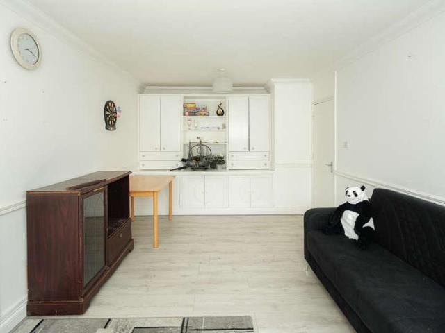 Flat for sale in Old Kent Road, Greater London