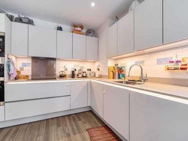 Flat for sale in Upper Walthamstow, Greater London