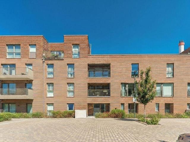 Flat for sale in Harrow Weald, Greater London