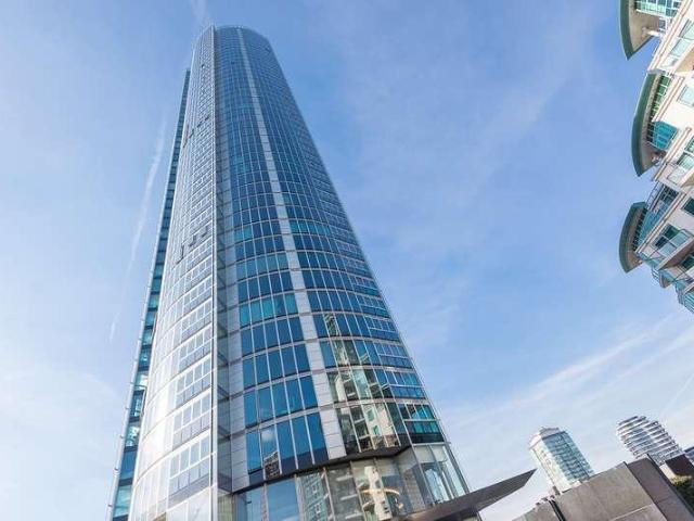 Flat for sale in Vauxhall, Greater London