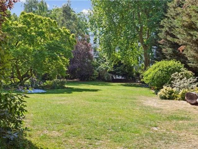 Flat for sale in South Kensington, Greater London