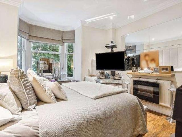 Flat for sale in St. John's Wood, Greater London