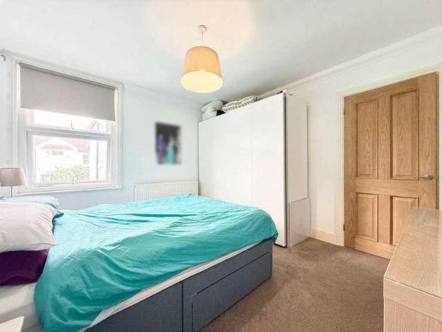 Flat for sale in Alton Barnes, Essex