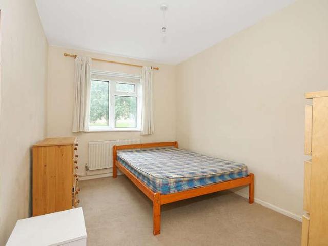 Flat for sale in Southfields, Greater London
