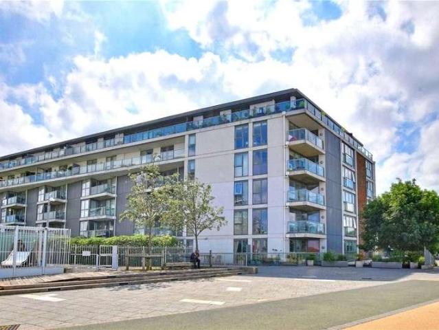 Flat for sale in East Greenwich, Greater London