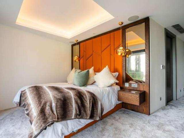 Flat for sale in Branksome Chine, Canford Cliffs