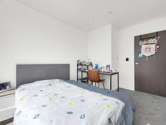 Flat for sale in Islington, Greater London