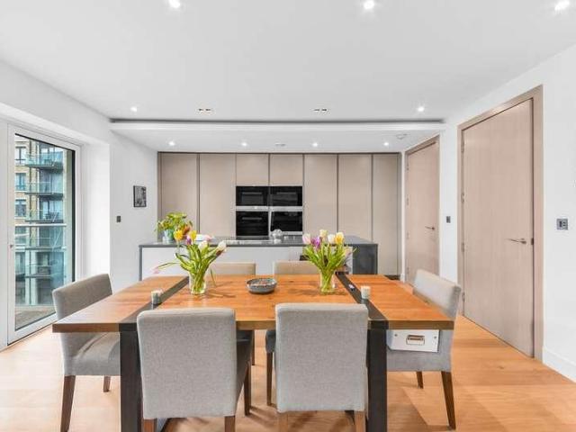 Flat for sale in Hammersmith, Greater London