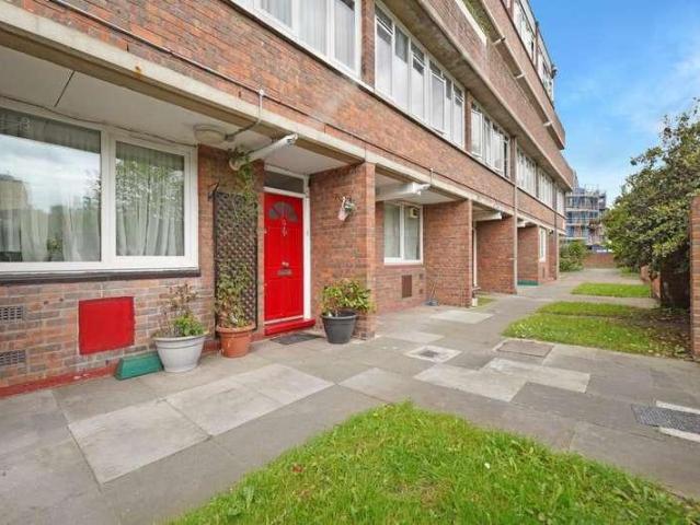 Flat for sale in Nine Elms, Greater London