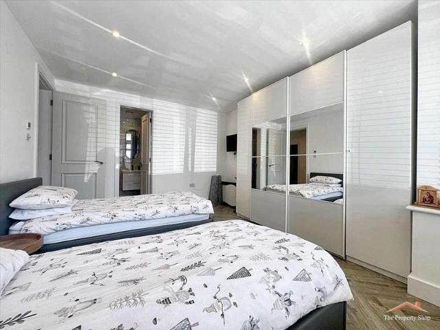 Flat for sale in Edgware, Stanmore