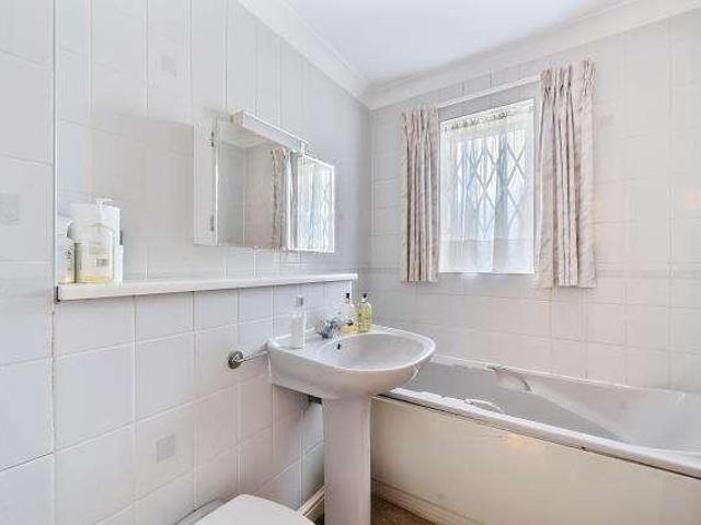 Flat for sale in Hendon, Greater London