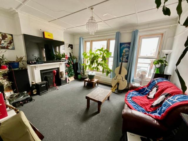 Flat for sale in Central, Heathlands