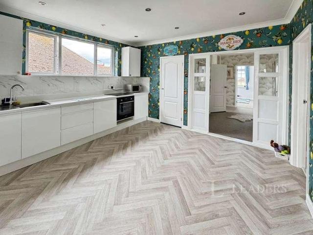 Flat for sale in Dale Hill, Essex