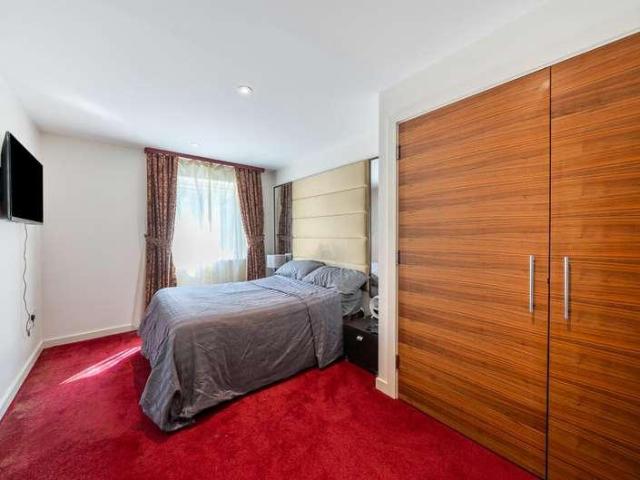 Flat for sale in Little Stanmore, Greater London