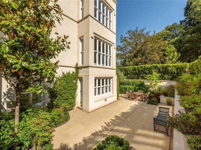 Flat for sale in Pachesham Park, Surrey