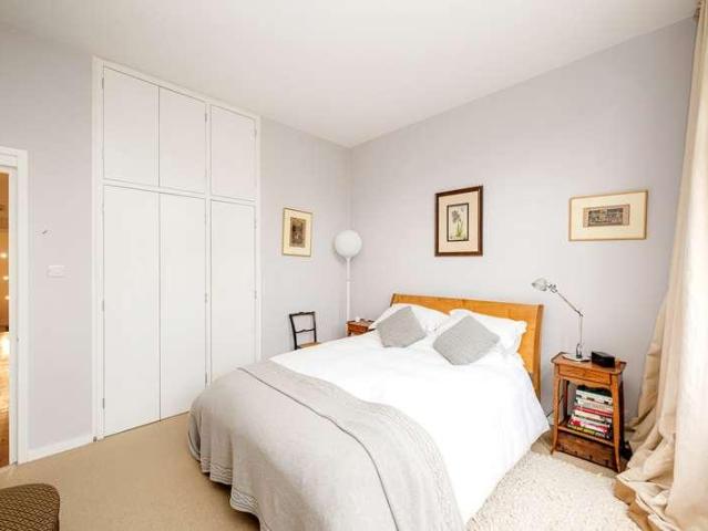 Flat for sale in North Kensington, Greater London