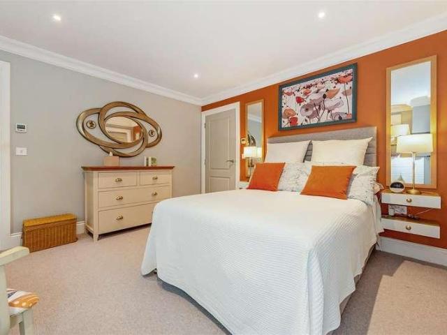 Flat for sale in Lavant, Littlecote