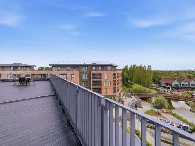 Flat for sale in Milton Keynes