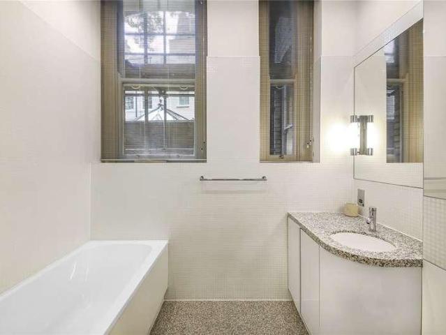 Flat for sale in Saint Giles, Bloomsbury