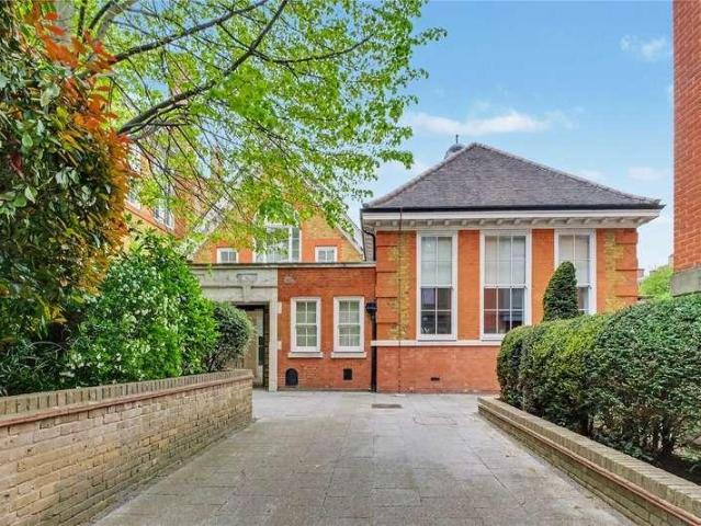 Flat for sale in Highbury, Greater London