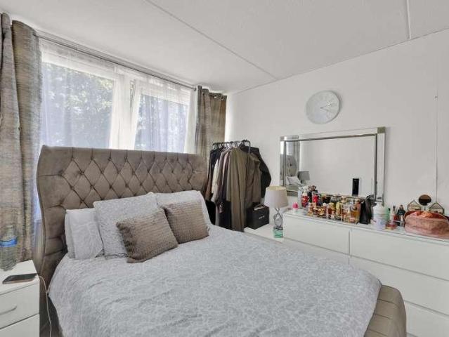 Flat for sale in Finsbury Park, Greater London