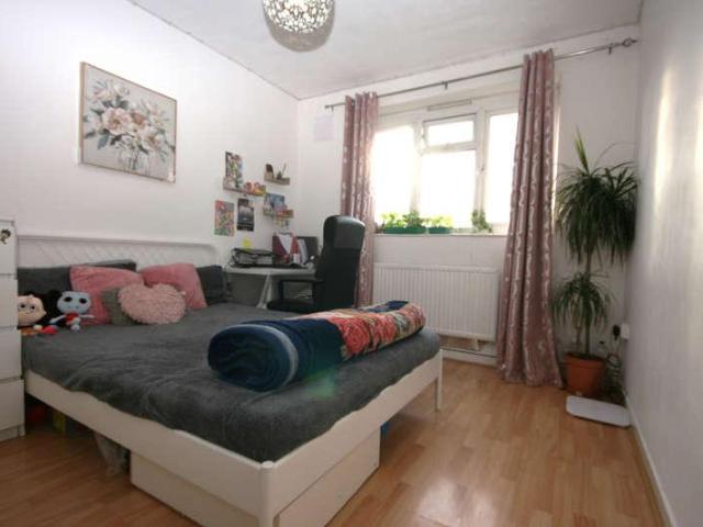 Flat for sale in St. George in the East, Wapping