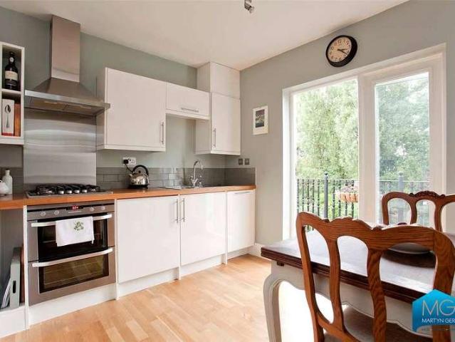 Flat for sale in Colney Hatch, Greater London