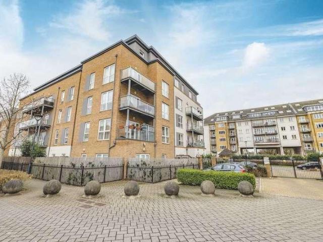 Flat for sale in West Drayton, Greater London
