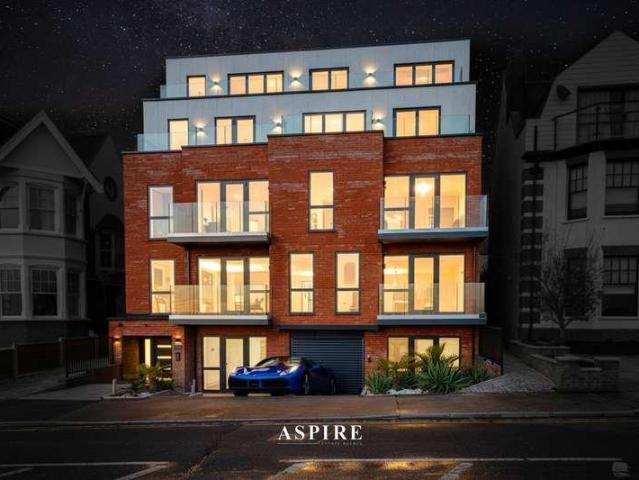 Flat for sale in Alton Barnes, Essex