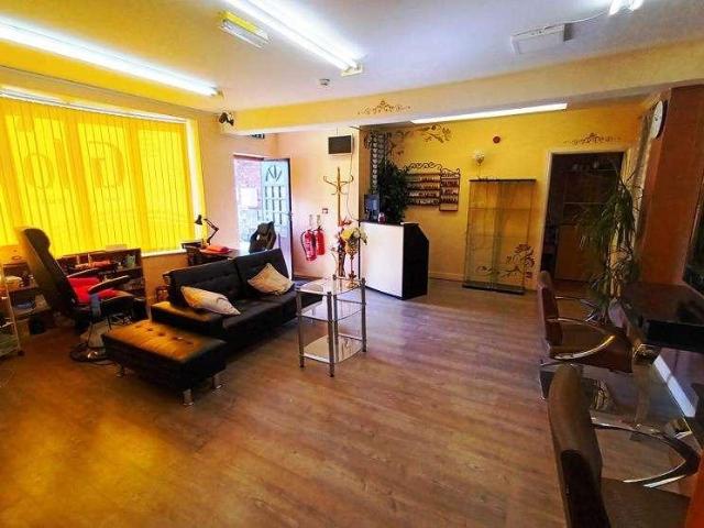 Flat for sale in Staniland, Boston