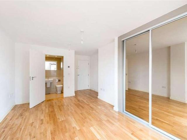 Flat for sale in Brentford, London Borough of Hounslow