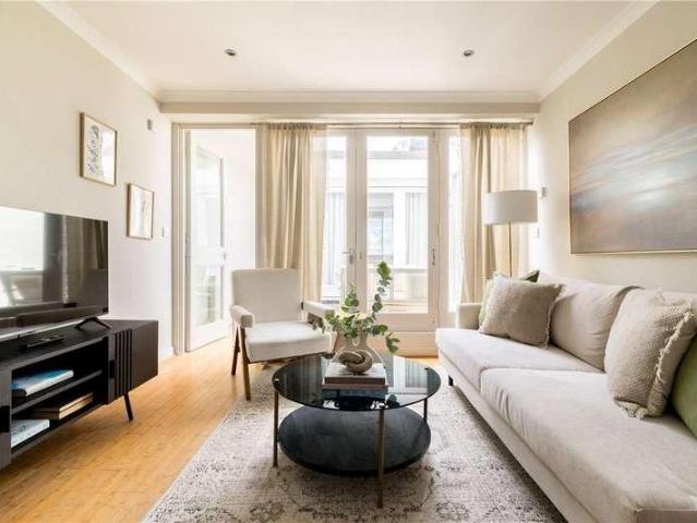 Flat for sale in Bayswater, Greater London