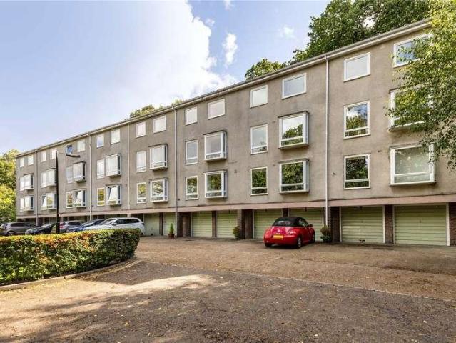 Flat for sale in Dulwich, Greater London