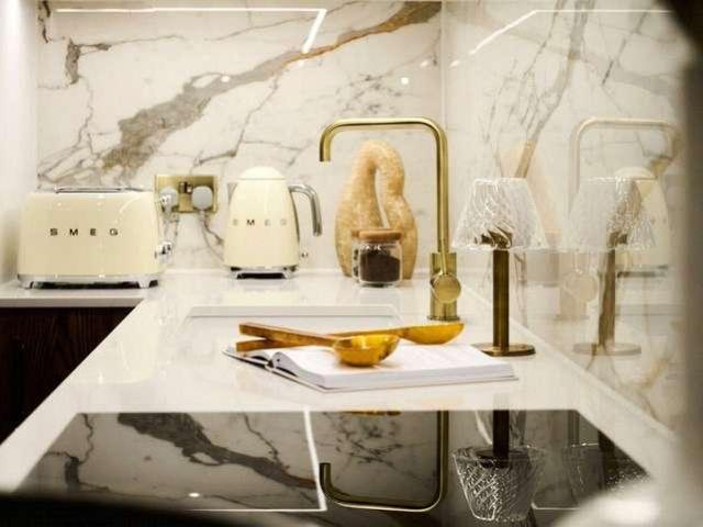 Flat for sale in Chalk Farm, Greater London