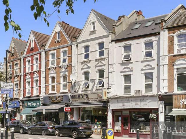 Flat for sale in Hornsey, Greater London