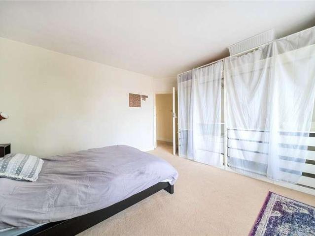 Flat for sale in London Borough of Ealing, Perivale