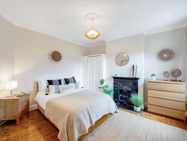 Flat for sale in London Borough of Ealing, Hanwell