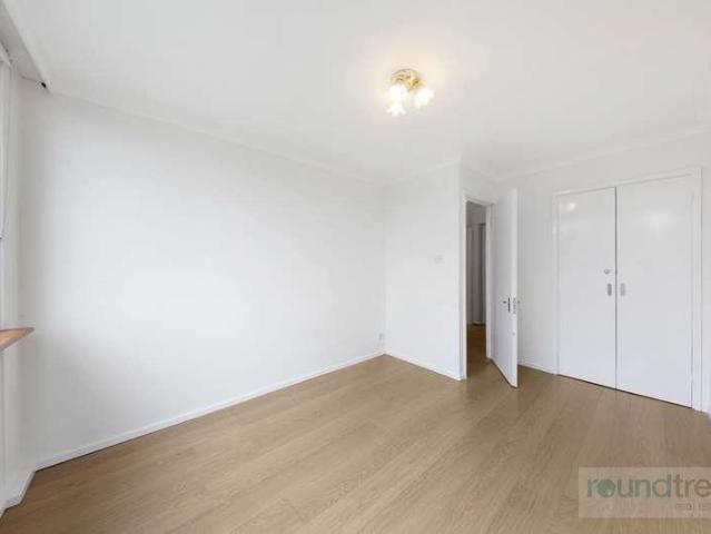 Flat for sale in Temple Fortune, Greater London