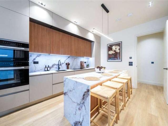 Flat for sale in London Borough of Ealing, Greater London