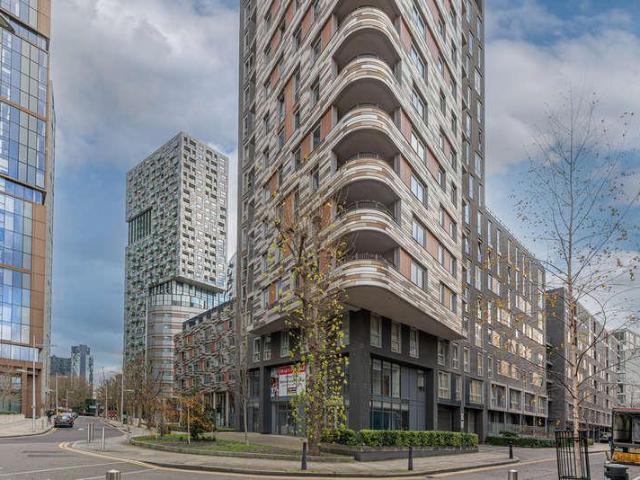 Flat for sale in Isle Of Dogs, Greater London