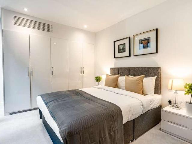 Flat for sale in Holborn, Greater London
